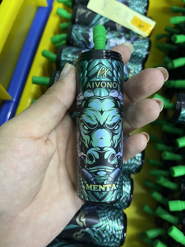 Bir martali ishlatiladigan lazzat E Cig